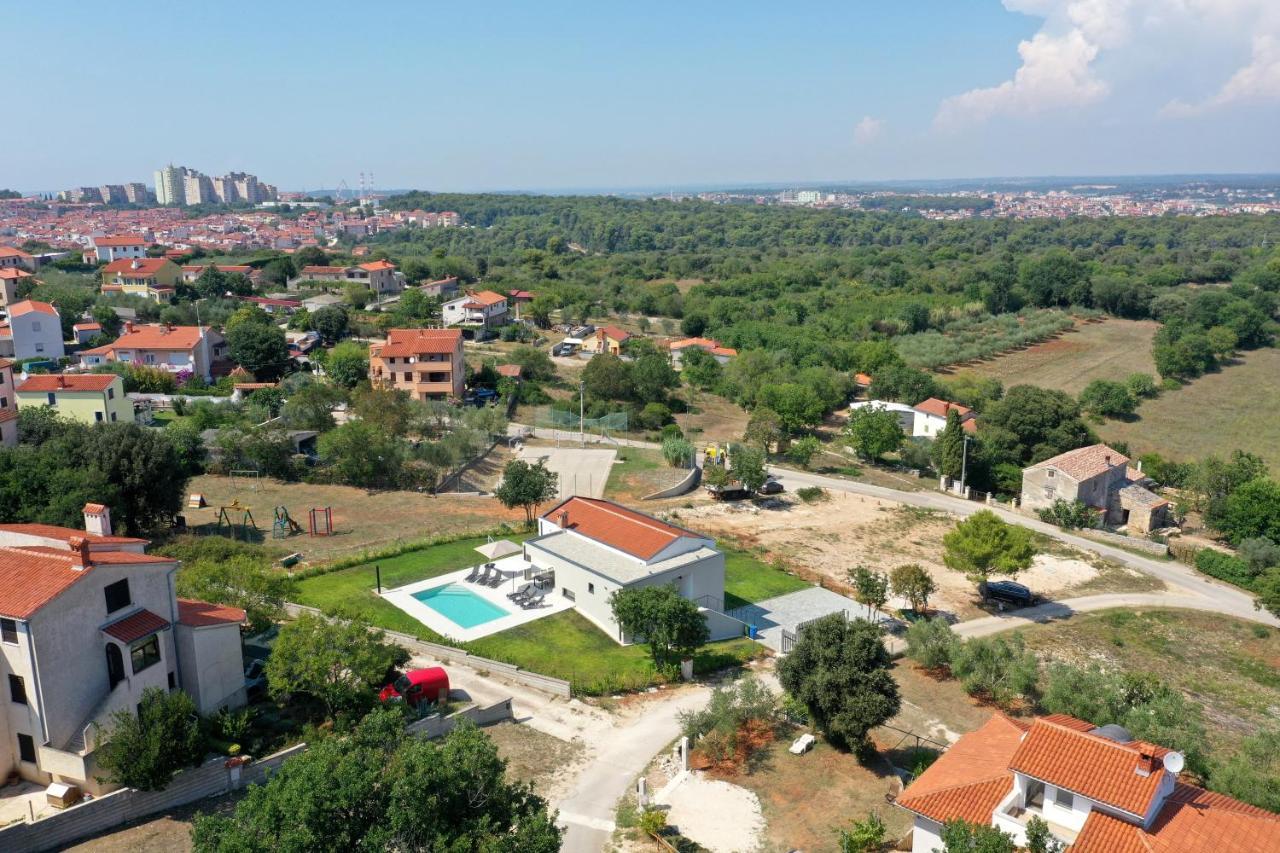 Lia With Pool - Luxury In Vintijan, Near And Medulin Villa Pula