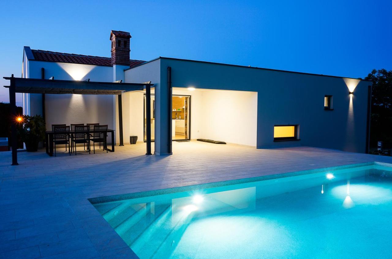 Villa Lia With Pool - Luxury In Vintijan, Near And Medulin *